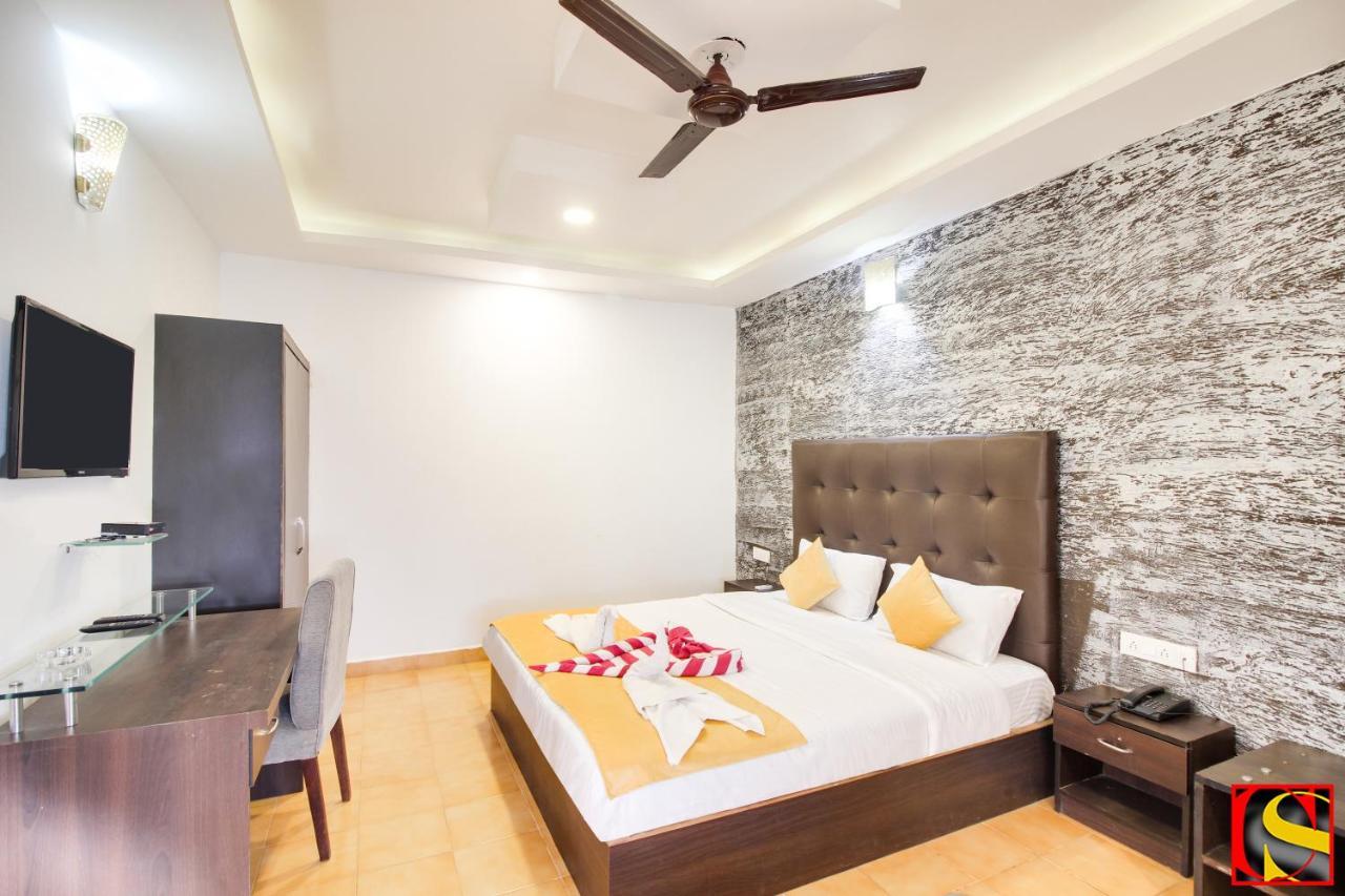 Candolim Sands Hotel Exterior foto