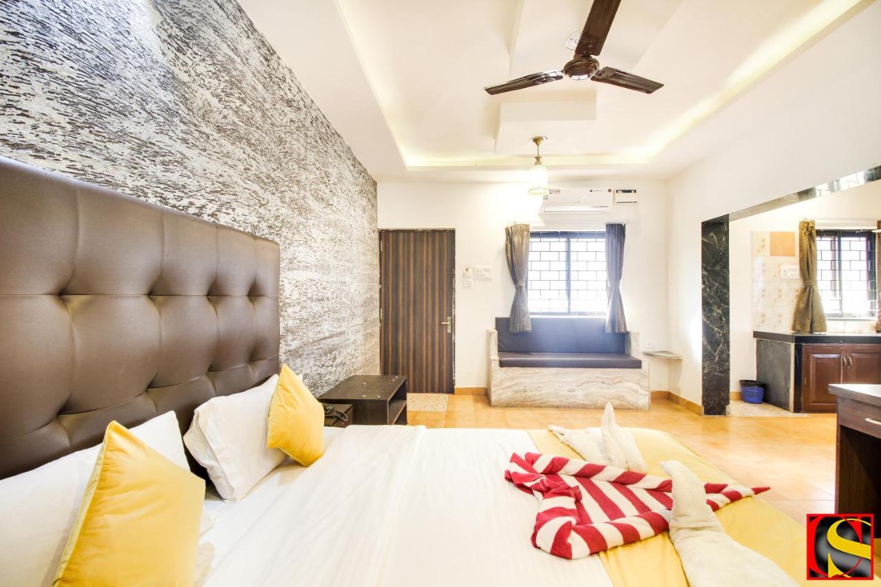 Candolim Sands Hotel Exterior foto