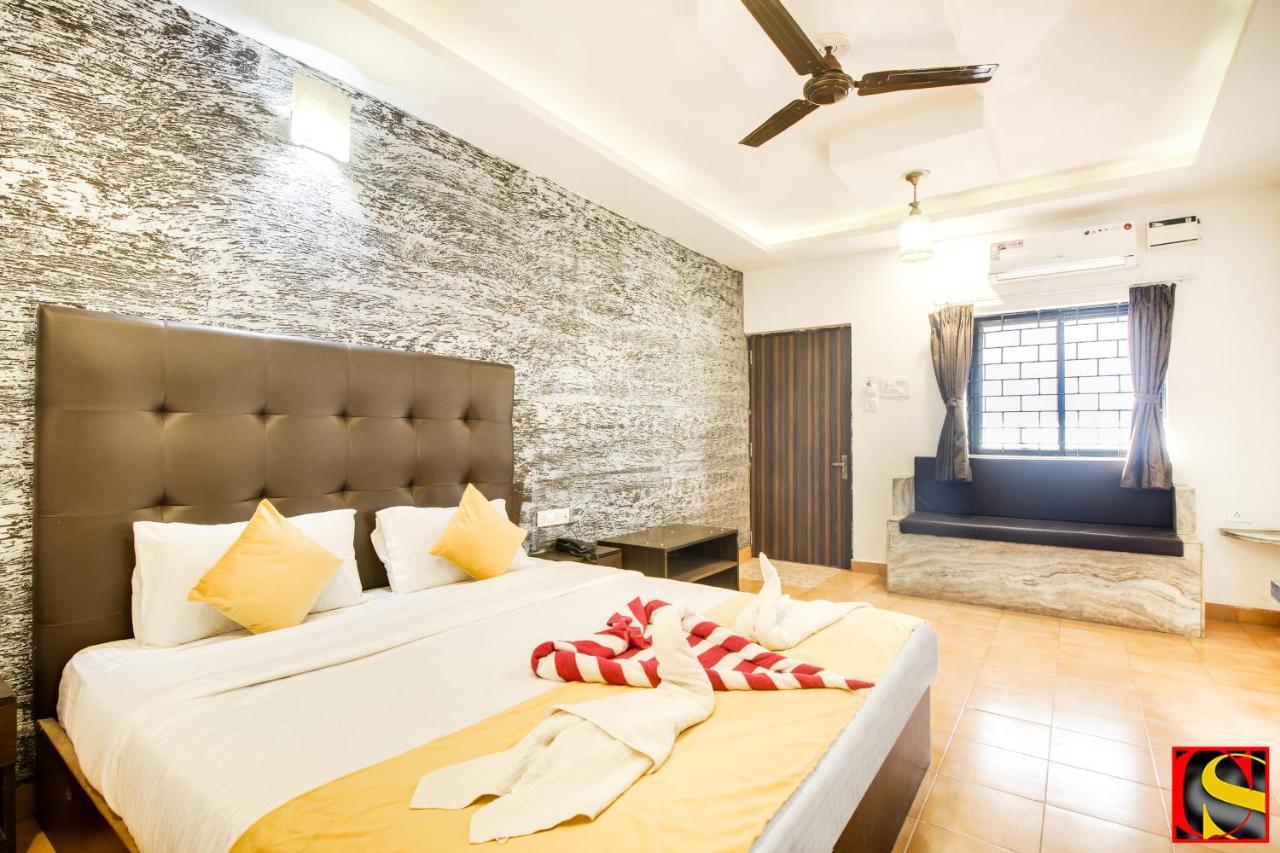 Candolim Sands Hotel Exterior foto