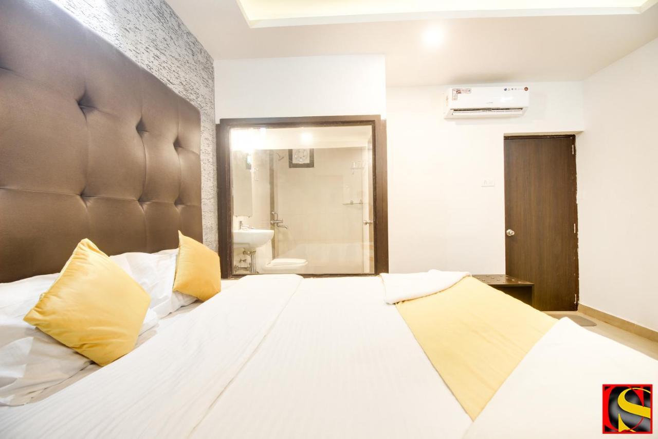Candolim Sands Hotel Exterior foto