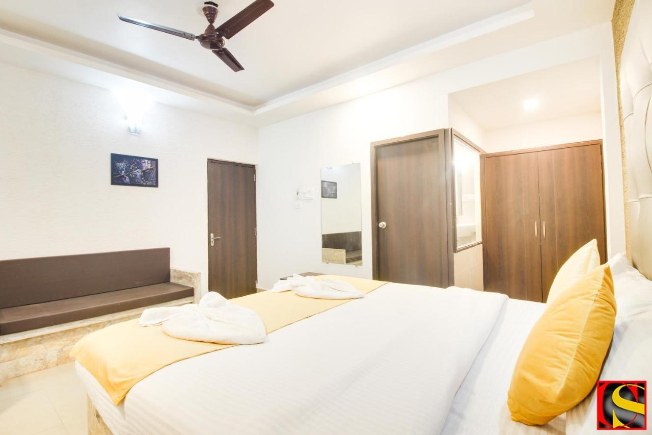 Candolim Sands Hotel Exterior foto